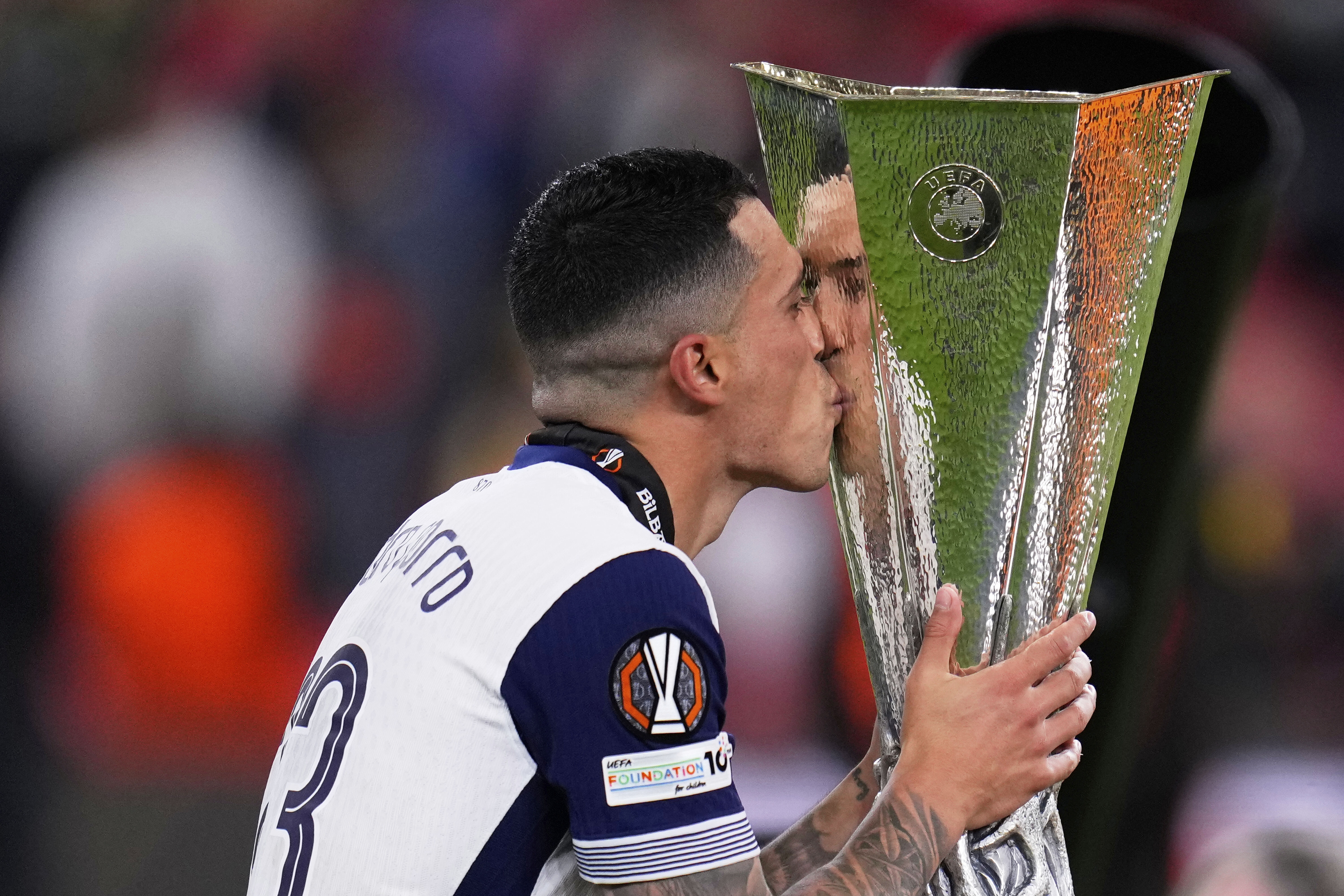 热刺险胜曼联，博格巴扑点救主亚洲杯