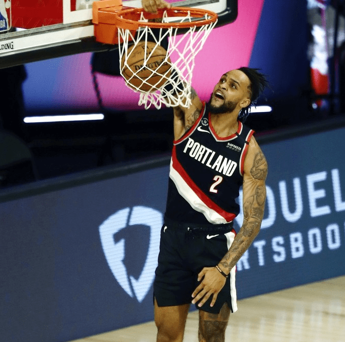 雷火电竞亚洲先驱-骑士鏖战山东队，麦科勒姆点燃赛场